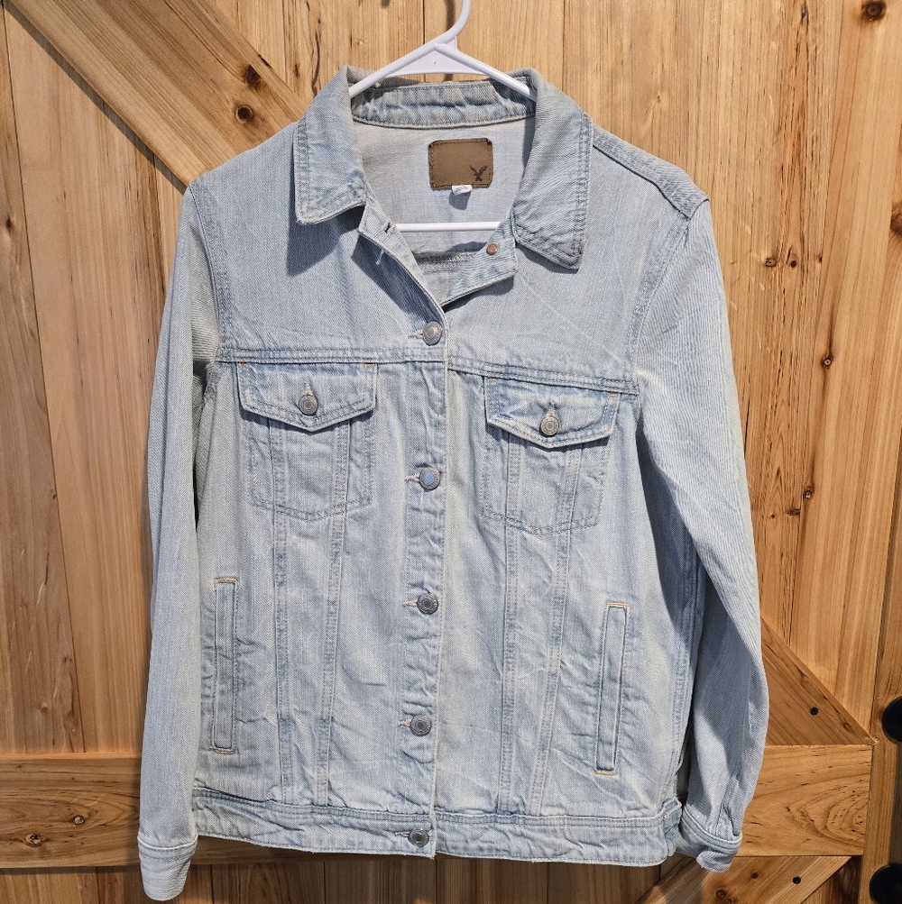 American Eagle Outfitters Light Wash Denim Jacket Size Small